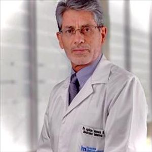 Dr. Julián Vacas Salazar