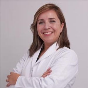 Dra. Jennifer Adriana Tricallotis Guerra