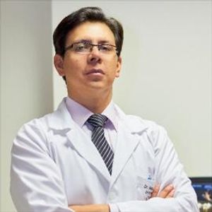 Dr. Nelson Amores Arellano