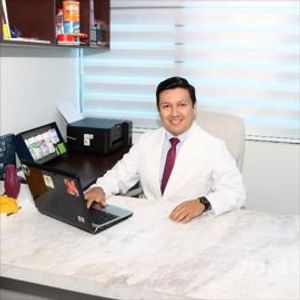 Dr. Eduardo Arévalo Vidal