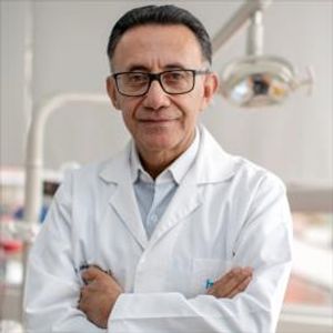 Dr. Eduardo Flores Correa