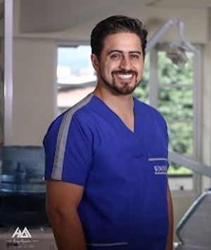 Dr. Esteban Ruales